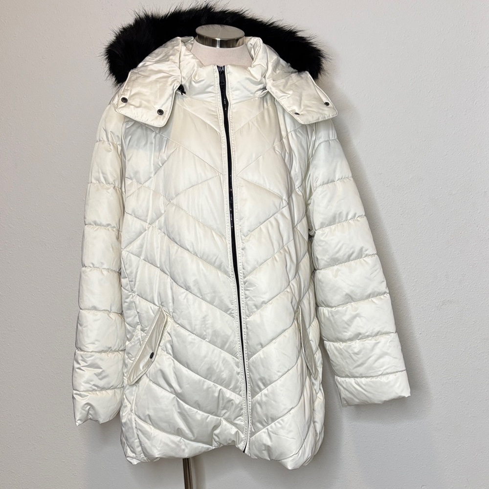 Lane Bryant size 22/24 White Puffer Jacket with Black Fur Hood